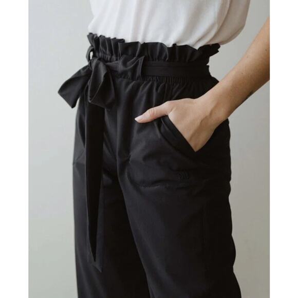 Albion Jetsetter Paperbag Bow Belt Crop Black Pants Women Sz M - Picture 9 of 10
